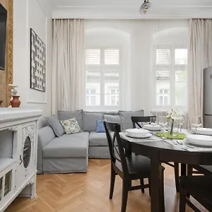 https://apartament-malarska-street-old-town.hotelswroclaw.com